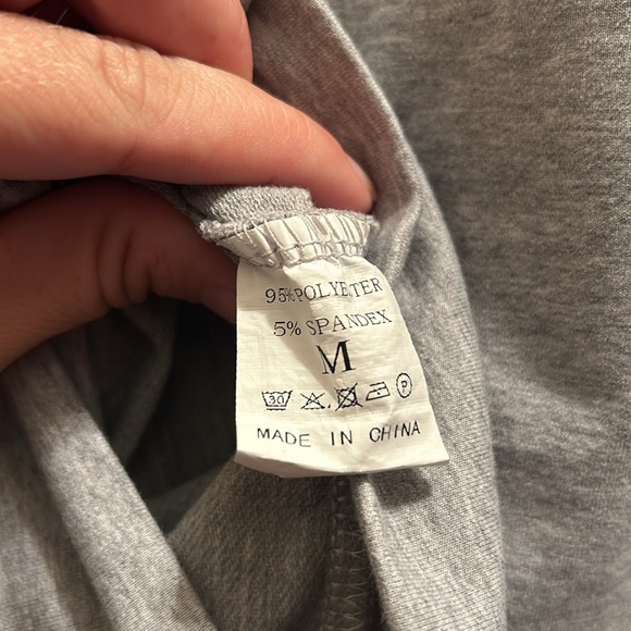 AlvaQ women’s pull over gray and camo size medium - Picture 3 of 4